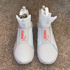 🤍Women’s Puma Sneakers🤍